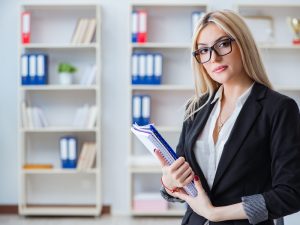 Que khuấy cà phê bằng gỗ tùy chỉnh đóng gói riêng từng chiếc